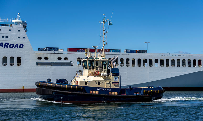 Svitzer Bondi arrives at Devonport