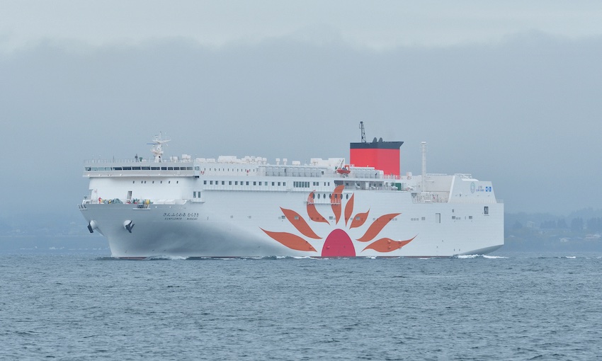 MOL launches second LNG-fuelled ferry