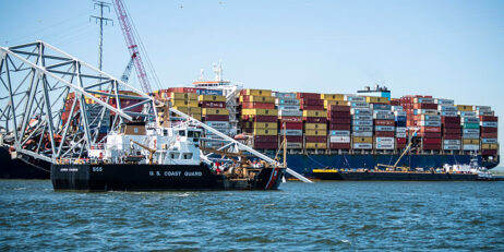 Bogged Baltimore boxship to be freed