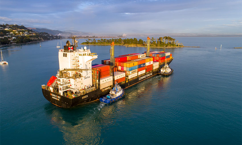 NZ containership crew awarded for SAR efforts
