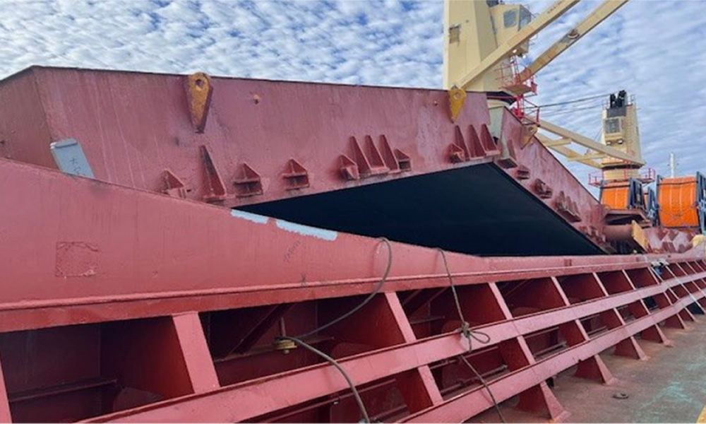 Pilbara vessels warned over unsecured hatches
