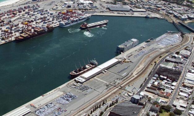 Gales send Fremantle vessels back to sea