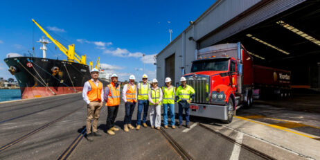 GeelongPort and Riordan Grain sign four-year agreement