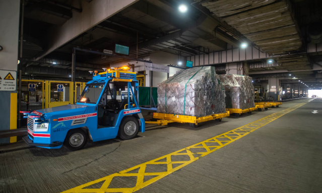 Cathay Cargo Terminal tests out electric tractors
